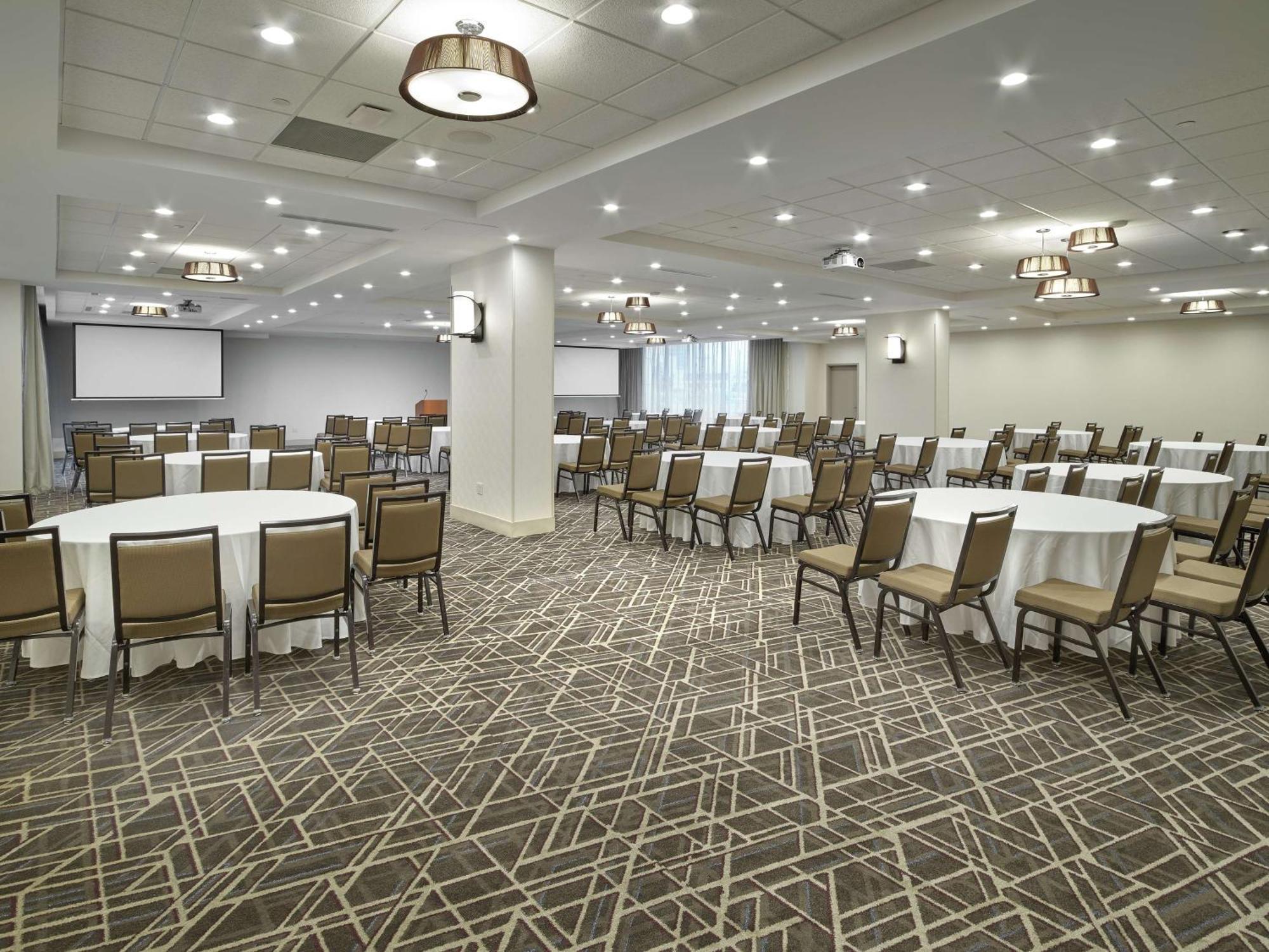 Doubletree By Hilton Edmonton Downtown Otel Dış mekan fotoğraf