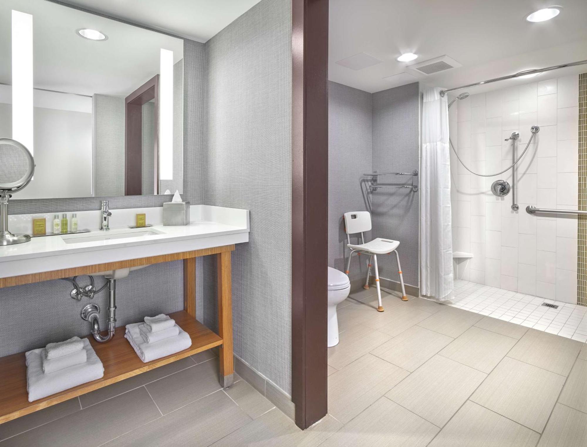 Doubletree By Hilton Edmonton Downtown Otel Dış mekan fotoğraf