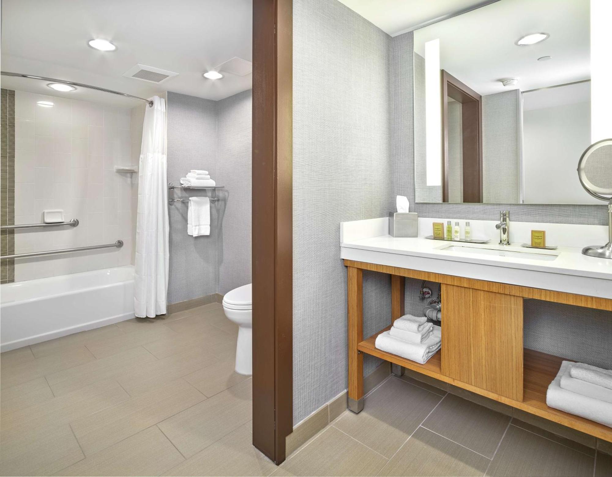 Doubletree By Hilton Edmonton Downtown Otel Dış mekan fotoğraf