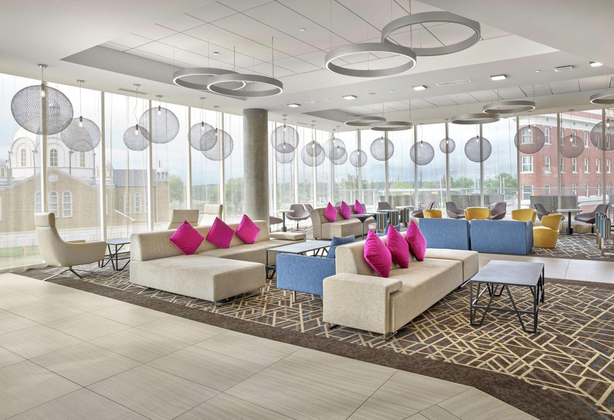 Doubletree By Hilton Edmonton Downtown Otel Dış mekan fotoğraf
