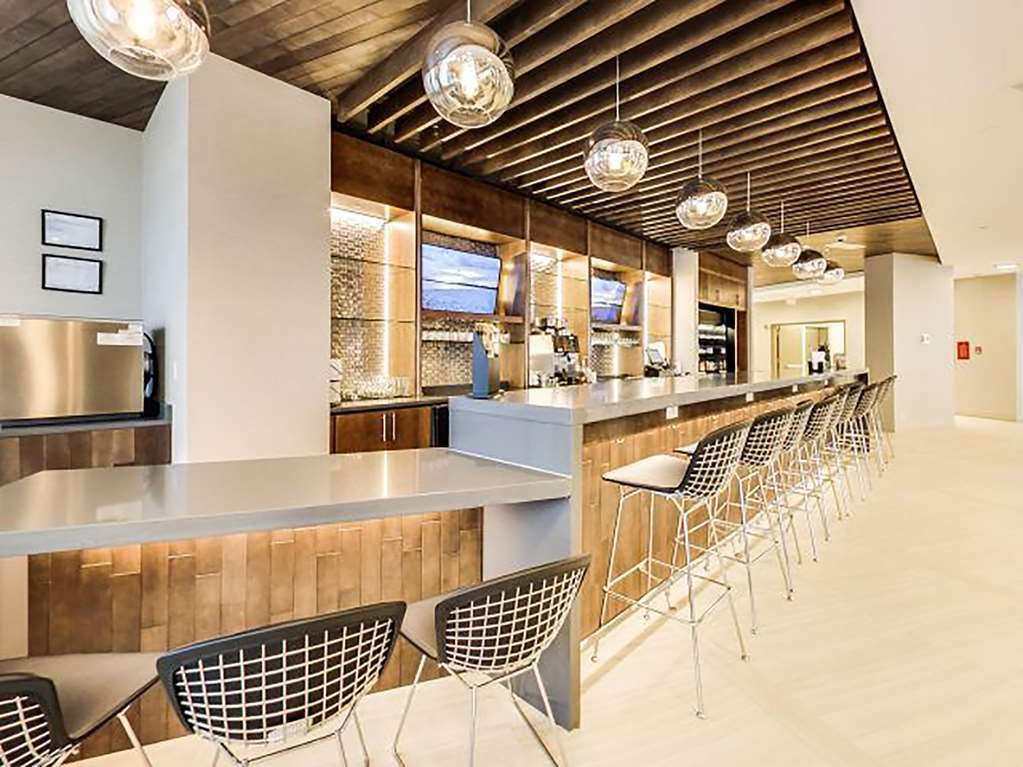 Doubletree By Hilton Edmonton Downtown Otel Restoran fotoğraf